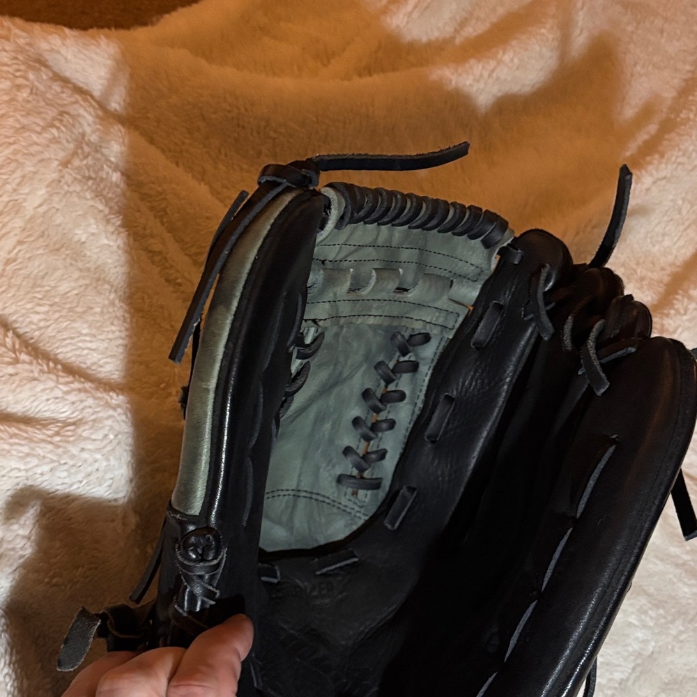Worth Model M140 Black and Green/Gray Softball Glove - Picture 5 of 7